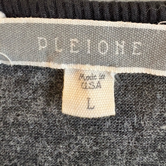 Gray Sleeveless Top - Picture 2 of 3